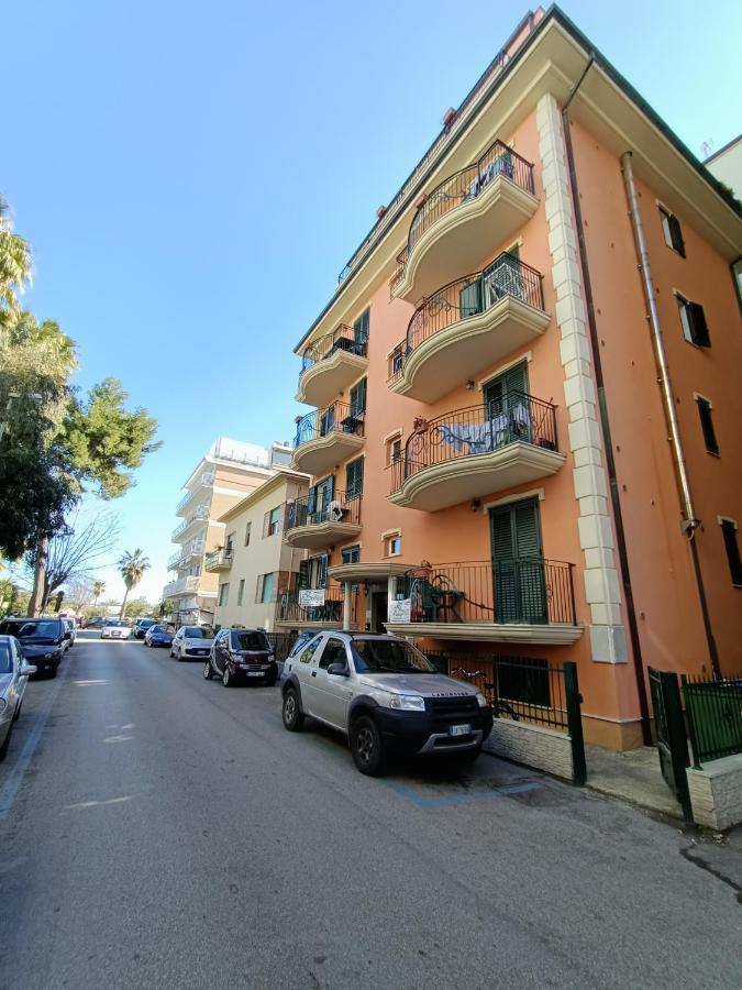 Residenza Topazio Сан-Бенедетто-дель-Тронто Екстер'єр фото