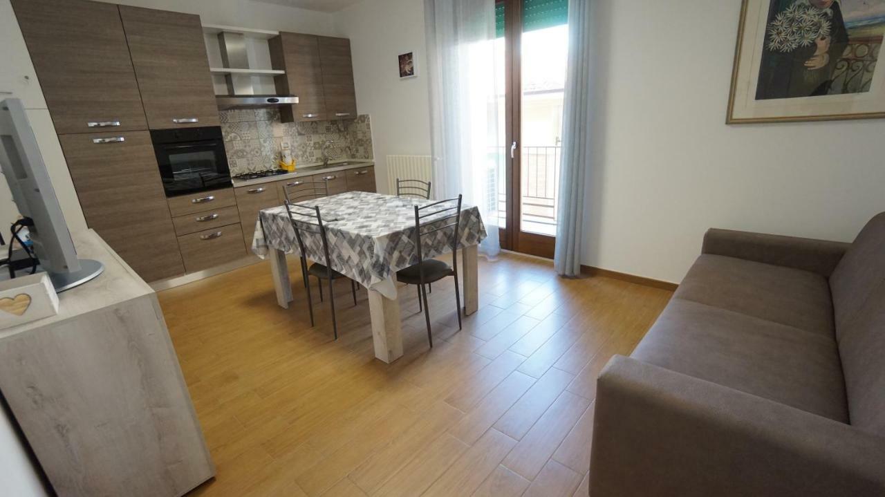 Residenza Topazio Сан-Бенедетто-дель-Тронто Екстер'єр фото